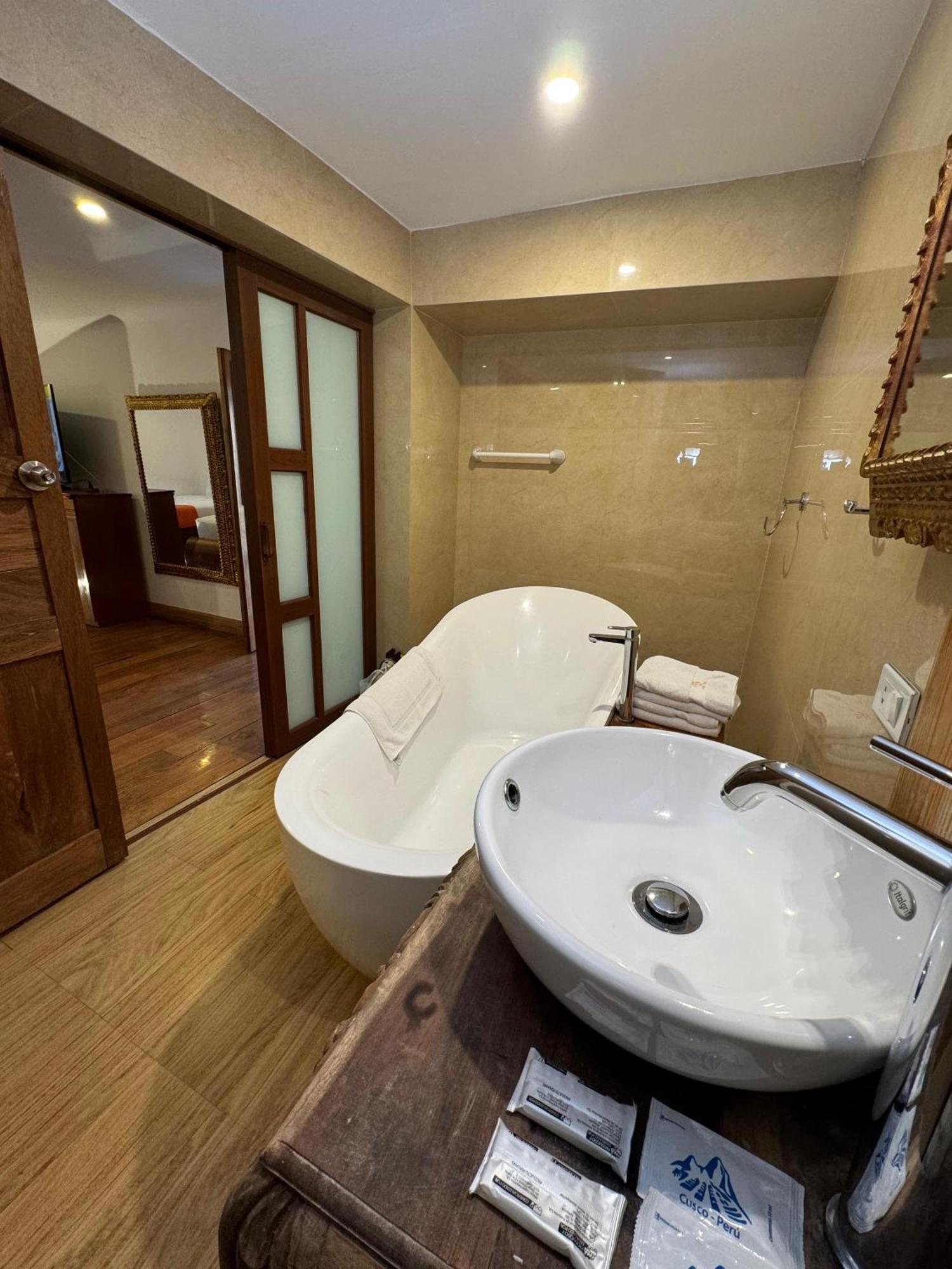 Waman Qorikancha Cusco Exteriör bild